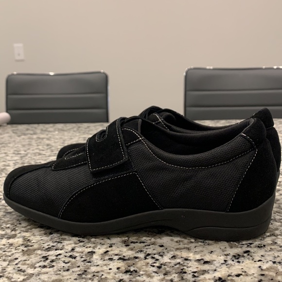 MUNRO American “Jolie” Sport Velcro Shoes—SZ. 8. Like New. - Picture 5 of 11